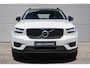 Volvo XC40 T2 Momentum Core AUT. | Parkeercamera | Carplay/Android | Zwart Dak | PDC V/A |