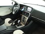 Volvo V40 Cross Country T4 Momentum | Panoramadak | Parkeercamera | Trekhaak |