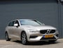 Volvo V60 2.0 B3 Essential NIEUWSTAAT! CARPLAY/ANDROID! FULLMAP NAVI! STOEL/STUURVERWARMING!