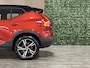 Volvo XC40 T5 Recharge R-Design | Schuifdak | 360° Camera | Harman Kardon | Adaptieve Cruise Control | Stoelverwarming voor+achter | Stuurwielverwarming | Full LED Meesturende koplampen | Pilot Assist | BLIS Dode Hoek Detectie | Leder/alcantara bekleding | Zitting v