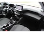 Peugeot 208 1.2 PureTech Allure 100Pk | Facelift | Dodehoek sensor | Full-LED | DIGI-DASH | DAB | 2 x Camera | Apple CarPlay | | Navi | ACC | ECC | PDC | Stoelverw | LMV16'' | Goede banden | Zeer nette auto