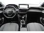 Peugeot 208 1.2 PureTech Allure 100Pk | Facelift | Dodehoek sensor | Full-LED | DIGI-DASH | DAB | 2 x Camera | Apple CarPlay | | Navi | ACC | ECC | PDC | Stoelverw | LMV16'' | Goede banden | Zeer nette auto