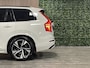 Volvo XC90 T8 AWD Recharge R-Design | Luchtvering | Trekhaak | Harman Kardon | Adaptieve Cruise Control | Standkachel met Volvo On Call App | Stoelverwarming voor+achter | Stuurwielverwarming | Parkeercamera | Pilot Assist | BLIS Dode Hoek Detectie | Elektrische voo