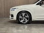 Volvo XC90 T8 AWD Recharge R-Design | Luchtvering | Trekhaak | Harman Kardon | Adaptieve Cruise Control | Standkachel met Volvo On Call App | Stoelverwarming voor+achter | Stuurwielverwarming | Parkeercamera | Pilot Assist | BLIS Dode Hoek Detectie | Elektrische voo