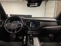 Volvo XC90 T8 AWD Recharge R-Design | Luchtvering | Trekhaak | Harman Kardon | Adaptieve Cruise Control | Standkachel met Volvo On Call App | Stoelverwarming voor+achter | Stuurwielverwarming | Parkeercamera | Pilot Assist | BLIS Dode Hoek Detectie | Elektrische voo