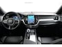 Volvo XC60 T6 Plug-in hybrid AWD Ultimate Dark | Luchtvering | Sportstoelen | Achterbank verwarmd | Alarmsysteem | Audio installatie high end