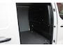 Peugeot e-Expert EV L2 136PK AUTOMAAT 75 kWh | NAVIGATIE 10" TOUCHSCREEN | APPLE CARPLAY/ANDROID AUTO | PARKEERSENSOREN | CRUISE CONTROL | DAB+ RADIO | 3-ZITS | LAADRUIMTE PAKKET | 3-FASE! |