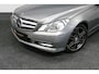 Mercedes-Benz E-klasse Cabrio 200 CGI Elegance / Airscarf - nekverwarming / Stoelverwarming / Elektr. verstelbare voorstoelen (deels) / Stoelverwarming / Trekhaak (wegklapbaar) / Windscherm / Lederen bekleding / 17'' LMV / Cruise Control / Bi-xenon koplampen / Parkeersensoren voor + achter / Navigatie