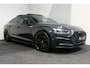 Audi A5 Sportback 3.0 TFSI S5 quattro / Panoramadak / Carbon interieur delen / Elektr. verstelbare voorstoelen + massage / RS Sportstoelen / Sport uitlaat / 20'' LMV / Matrix LED koplampen / Stoelverwarming / Audi Sound System / Dynamische achterlichten / Cruise Control / Navigatie / DAB / Sportonderstel / Luxe lederen bekleding