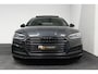 Audi A5 Sportback 3.0 TFSI S5 quattro / Panoramadak / Carbon interieur delen / Elektr. verstelbare voorstoelen + massage / RS Sportstoelen / Sport uitlaat / 20'' LMV / Matrix LED koplampen / Stoelverwarming / Audi Sound System / Dynamische achterlichten / Cruise Control / Navigatie / DAB / Sportonderstel / Luxe lederen bekleding