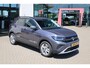 Volkswagen T-Cross 1.0 TSI Life Edition 115PK / 85kW DSG, 48 maanden / max 100.000km garantie, comfort pakket (verwarmbare voorstoelen), 2-zone climatronic, keyless start & entry, parkeersensoren voor en achter (pdc), achteruitrijcamera (rear view), privacy glas, 17" LMV