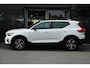 Volvo XC40 B4 Plus Dark | Adaptive Cruise | Harman/Kardon | Camera | Stuur/Stoelverwarming | Verwarmbare Voorruit | Memory | Trekhaak