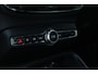 Volvo XC40 B4 Plus Dark | Adaptive Cruise | Harman/Kardon | Camera | Stuur/Stoelverwarming | Verwarmbare Voorruit | Memory | Trekhaak