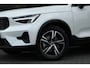 Volvo XC40 B4 Plus Dark | Adaptive Cruise | Harman/Kardon | Camera | Stuur/Stoelverwarming | Verwarmbare Voorruit | Memory | Trekhaak