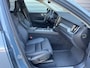 Volvo XC60 2.0 T6 Plug-in hybrid AWD Plus Dark / 19" Velgen / Audio Harman Kardon / full-LED koplampen /