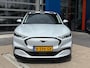 Ford Mustang Mach-E RWD | Unieke Performance Wrap | Camera | Lane Assist | Dodehoek Herkenning | Leren Bekleding | 75 kWh