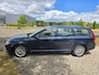 Volvo V70 2.5T Momentum 5 cilinder 200 PK 147 KW Airco Leer Navi Trekhaak elektrische achterklep.
