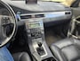 Volvo V70 2.5T Momentum 5 cilinder 200 PK 147 KW Airco Leer Navi Trekhaak elektrische achterklep.