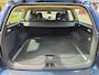 Volvo V70 2.5T Momentum 5 cilinder 200 PK 147 KW Airco Leer Navi Trekhaak elektrische achterklep.