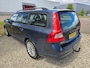 Volvo V70 2.5T Momentum 5 cilinder 200 PK 147 KW Airco Leer Navi Trekhaak elektrische achterklep.