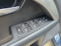 Volvo V70 2.5T Momentum 5 cilinder 200 PK 147 KW Airco Leer Navi Trekhaak elektrische achterklep.