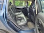 Volvo V70 2.5T Momentum 5 cilinder 200 PK 147 KW Airco Leer Navi Trekhaak elektrische achterklep.