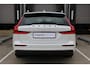 Volvo V60 B3 Automaat Essential Edition | Adaptieve Cruise Control| Blind spot| Parkeer Camera| Park Assist voor en Achter| Verwarmbare voorstoelen| Verwambare Achterbank| Verwarmbaar Stuurwiel.