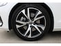Volvo V60 B3 Automaat Essential Edition | Adaptieve Cruise Control| Blind spot| Parkeer Camera| Park Assist voor en Achter| Verwarmbare voorstoelen| Verwambare Achterbank| Verwarmbaar Stuurwiel.
