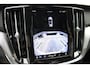 Volvo V60 B3 Automaat Essential Edition | Adaptieve Cruise Control| Blind spot| Parkeer Camera| Park Assist voor en Achter| Verwarmbare voorstoelen| Verwambare Achterbank| Verwarmbaar Stuurwiel.