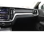 Volvo V60 B3 Automaat Essential Edition | Adaptieve Cruise Control| Blind spot| Parkeer Camera| Park Assist voor en Achter| Verwarmbare voorstoelen| Verwambare Achterbank| Verwarmbaar Stuurwiel.