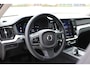 Volvo V60 B3 Automaat Essential Edition | Adaptieve Cruise Control| Blind spot| Parkeer Camera| Park Assist voor en Achter| Verwarmbare voorstoelen| Verwambare Achterbank| Verwarmbaar Stuurwiel.