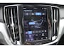 Volvo V60 B3 Automaat Essential Edition | Adaptieve Cruise Control| Blind spot| Parkeer Camera| Park Assist voor en Achter| Verwarmbare voorstoelen| Verwambare Achterbank| Verwarmbaar Stuurwiel.