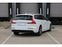 Volvo V60 B3 Automaat Essential Edition | Demo Deal | Adaptieve Cruise Control | Blind spot | Parkeercamera | Park Assist voor en Achter | Verwarmbare voorstoelen | Verwambare Achterbank | Stuurverwarming