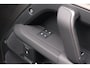 Land Rover Defender 2.0 P300e 110 X-Dynamic HSE / 6 persoons uitvoering / Meridian Surround / Head-up
