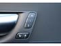 Volvo XC60 T6 Recharge AWD Plus Dark - LONG RANGE - Luchtvering - Panorama/schuifdak - IntelliSafe Assist & Surround - 360º Camera - Adaptieve LED koplampen - Verwarmde voorstoelen, stuur & achterbank - Parkeersensoren voor & achter - Elektr. bedienb. voorstoelen met geheugen - Draadloze tel. lader - Extra getint glas - Elektr. inklapbare trekhaak - 20' LMV