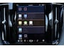 Volvo XC60 T6 Recharge AWD Plus Dark - LONG RANGE - Luchtvering - Panorama/schuifdak - IntelliSafe Assist & Surround - 360º Camera - Adaptieve LED koplampen - Verwarmde voorstoelen, stuur & achterbank - Parkeersensoren voor & achter - Elektr. bedienb. voorstoelen met geheugen - Draadloze tel. lader - Extra getint glas - Elektr. inklapbare trekhaak - 20' LMV