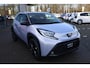 Toyota Aygo X JBL KEYLESS STOELVERW. JBL-AUDIO 18"LMV PARK-SENSOREN APPLE/ANDROID NAVI DRAADLOOS-LADEN-TEL NL-AUTO NIEUW