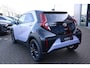 Toyota Aygo X JBL KEYLESS STOELVERW. JBL-AUDIO 18"LMV PARK-SENSOREN APPLE/ANDROID NAVI DRAADLOOS-LADEN-TEL NL-AUTO NIEUW