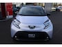 Toyota Aygo X JBL KEYLESS STOELVERW. JBL-AUDIO 18"LMV PARK-SENSOREN APPLE/ANDROID NAVI DRAADLOOS-LADEN-TEL NL-AUTO NIEUW
