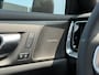Volvo V60 T6 Plug-in hybrid AWD AUT8 350PK Plus Bright, Panoramadak, 19” lichtmetalen velgen, Sportstoelen, Stoel- & Stuurwielverwarming, Harman Kardon audio, Elektrisch bedienbare voorstoelen met geheugen