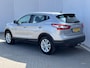Nissan Qashqai 1.5 dCi Business Edition / Trekhaak (Trekgewicht 1.350kg) / Achteruitrijcamera / Stoelverwarming voor / Navigatie full map / Cruise- en Climate Control / Parkeerksenroren voor en achter / Bluetooth / Radio /