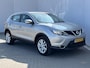 Nissan Qashqai 1.5 dCi Business Edition / Trekhaak (Trekgewicht 1.350kg) / Achteruitrijcamera / Stoelverwarming voor / Navigatie full map / Cruise- en Climate Control / Parkeerksenroren voor en achter / Bluetooth / Radio /