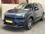 Lynk & Co 01 1.5 50 STUKS OP VOORRAAD ! VOL OPTIES ! ACHTERUITRIJCAMERA ADAPTIVE CRUISE CONTROL PANORAMA SCHUIF/KANTELDAK APPLE CARPLAY/ANDROID RIJSTROOKSENSOREN ZEER MOOI !! Brgl