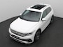 Volkswagen Tiguan 1.4 TSI eHybrid R-Line Business+ 245PK DSG Full led, trekhaak, adaptive cruise met travel assist, stuur-stoelverwarming, schuif-kanteldak, achteruitrijcamera, elek. achterklep, 20" lichtmetaal