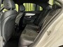 Mercedes-Benz C-klasse 63 | 19" Lichtmetaal | Camera | LED | Leder | Cruise Control | Airconditioning | Parkeersensoren | Bluetooth | Elektrische Stoelen |