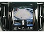 Volvo XC60 T8 Recharge AWD R-Design | Panoramadak | Stoelverwarming | Parkeercamera | Pilot Assist | BLIS | Glossy Black