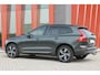 Volvo XC60 T8 Recharge AWD R-Design | Panoramadak | Stoelverwarming | Parkeercamera | Pilot Assist | BLIS | Glossy Black