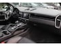 Porsche Cayenne 3.0 E-Hybrid / Trekhaak / Panoramadak / 360Camera / Head-up / 21'' / Keyless / Bose / Sportchrono / Softclose / Stuurverwarming / Leder / Cruise Control