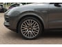 Porsche Cayenne 3.0 E-Hybrid / Trekhaak / Panoramadak / 360Camera / Head-up / 21'' / Keyless / Bose / Sportchrono / Softclose / Stuurverwarming / Leder / Cruise Control