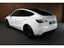 Tesla Model Y Long Range Dual Motor AWD 514pk Afn. trekhaak Navi Camera Leer Warmtepomp ACC Autopilot PDC Elektr. achterklep Stoelverwarmimg voor en achter Stuurverwarming Optie: Full Self-Driving Capability Afneembaar trekhaak BTW auto